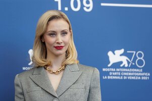 Sarah Gadon.jpg