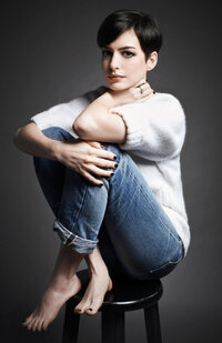 Anne-Hathaway-Feet-1275012.jpg