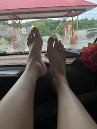 feet-legs-pov-your-washing-the-car-and-my-feet-are-teasing-y-k5UFuV.jpeg