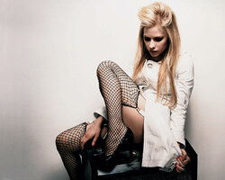 Avril-Lavigne-avril-lavigne-131338_1280_1024.jpg