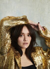 olivia-cooke-harper-s-bazaar-uk-winter-2022-5.jpg