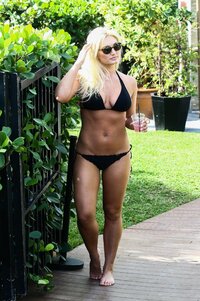 brooke hogan in bikini (27).jpg