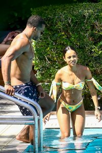 karrueche tran in bikini (03).jpg