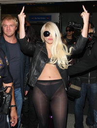029379133_LadyGagaLipSeeThrough3_122_720lo.jpg