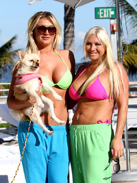 linda hogan in bikini 01.jpg