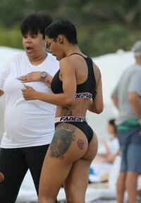 teyana taylor in bikini (02).jpg