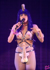 Miley-Cyrus-Sexy-Photos-10.jpg