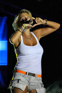 emma-marrone-hot-concerto-2012-facebook-2.jpg