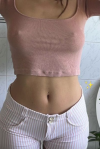 NIPPLESselfieSPECCHIOcamelTOAR1.png
